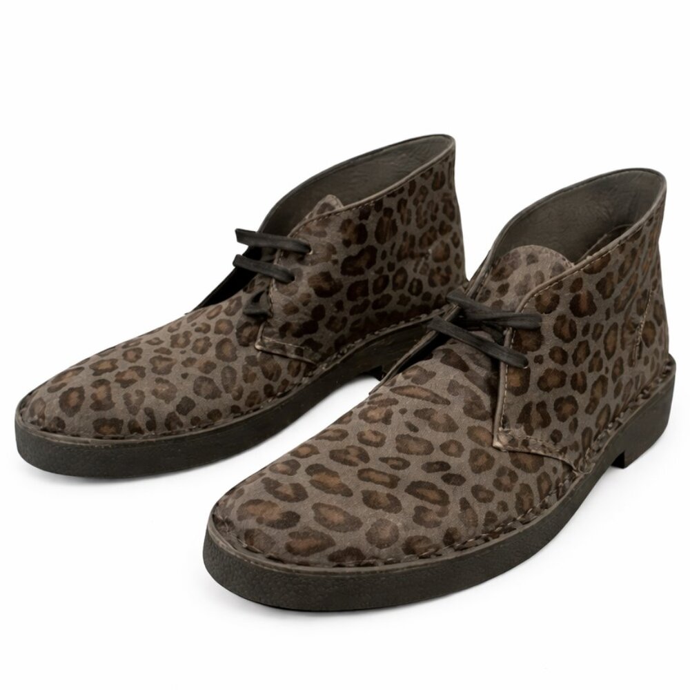 Clarks Originals Arisa Desert Boots – Gray Leopard Haircalf Leather – Size 8.5